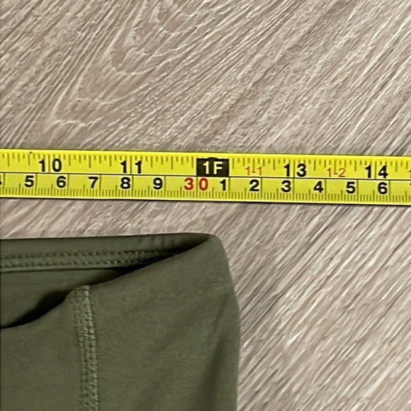 Fabletics Women’s 7/8 Leggings Medium Green Stretch Spandex Workout Athleisure - Picture 12 of 14